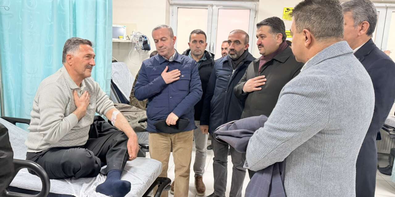 AK Parti Hakkari Teşkilatından hastalara geçmiş olsun ziyareti