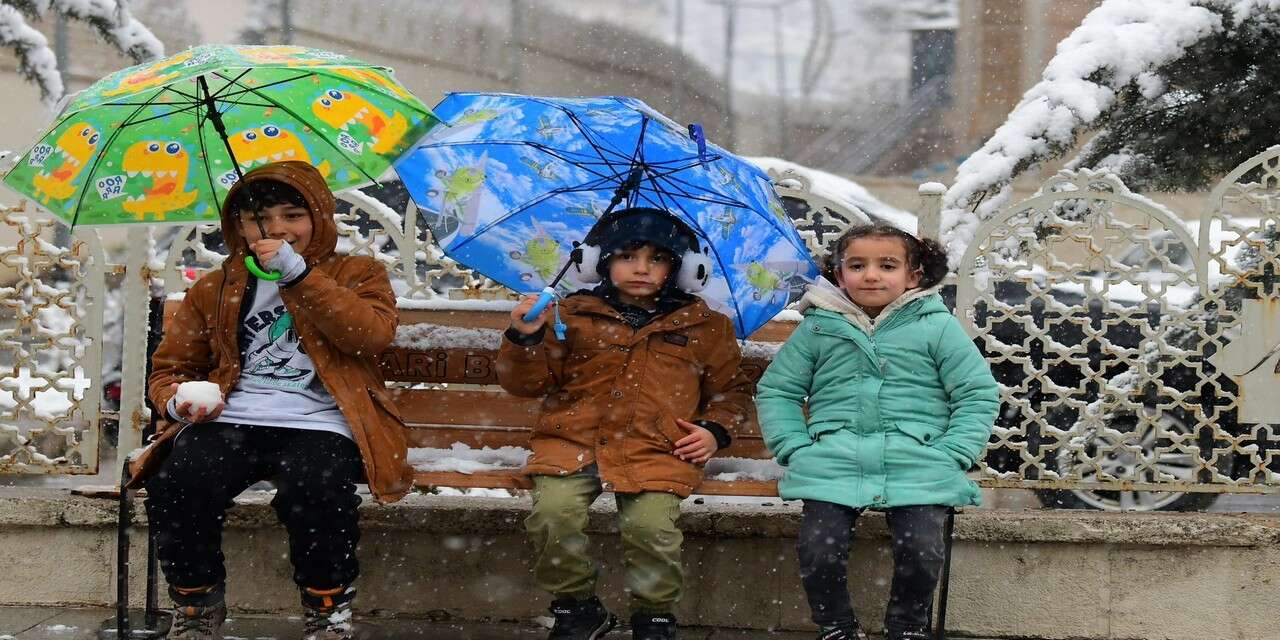 Hakkari'de okul tatili bir gün daha uzatıldı