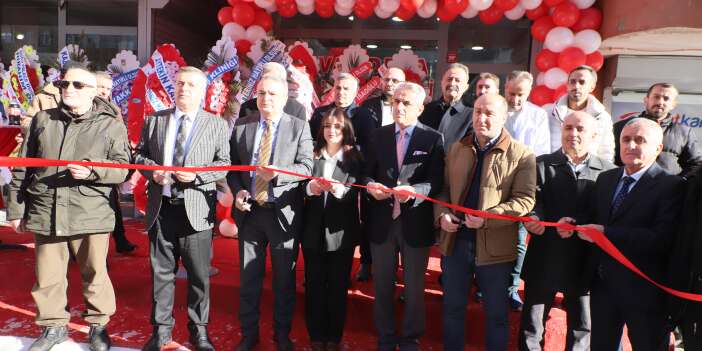 Hakkari’de Deva Eczanesi hizmete açıldı