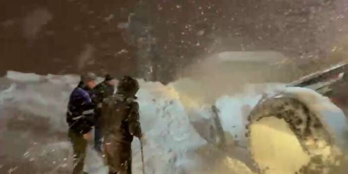 Su arıza ekibi fırtınaya yakalandı