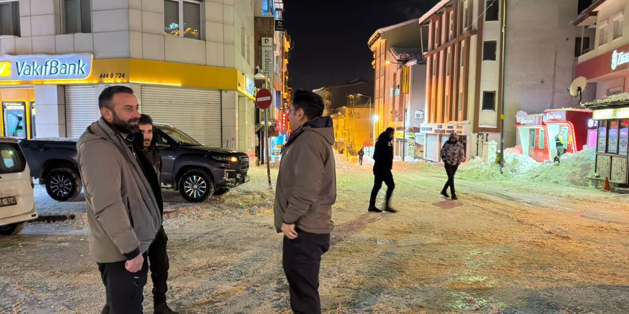 Vali Yardımcısı Başkan Yardımcısı Mahmutoğlu’ndan gece yarısı kar denetimi