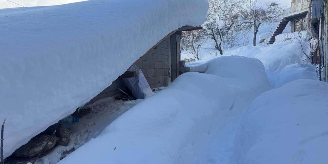 Hakkari’de 172 yerleşim yolu ulaşıma kapandı