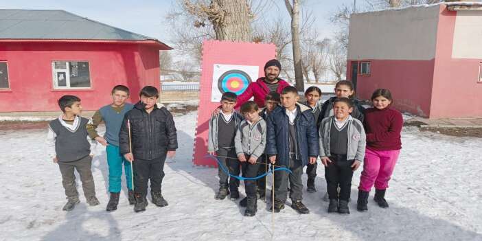 İki yürekli eğitimci gençler için emeğe adanmış bir hayat