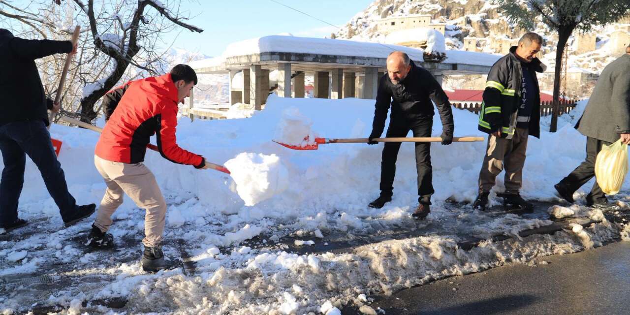 Çukurca’da karla mücadele çalışmaları tamamlandı