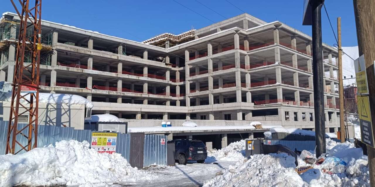 Hakkari yeni hastane binası hızla yükseliyor