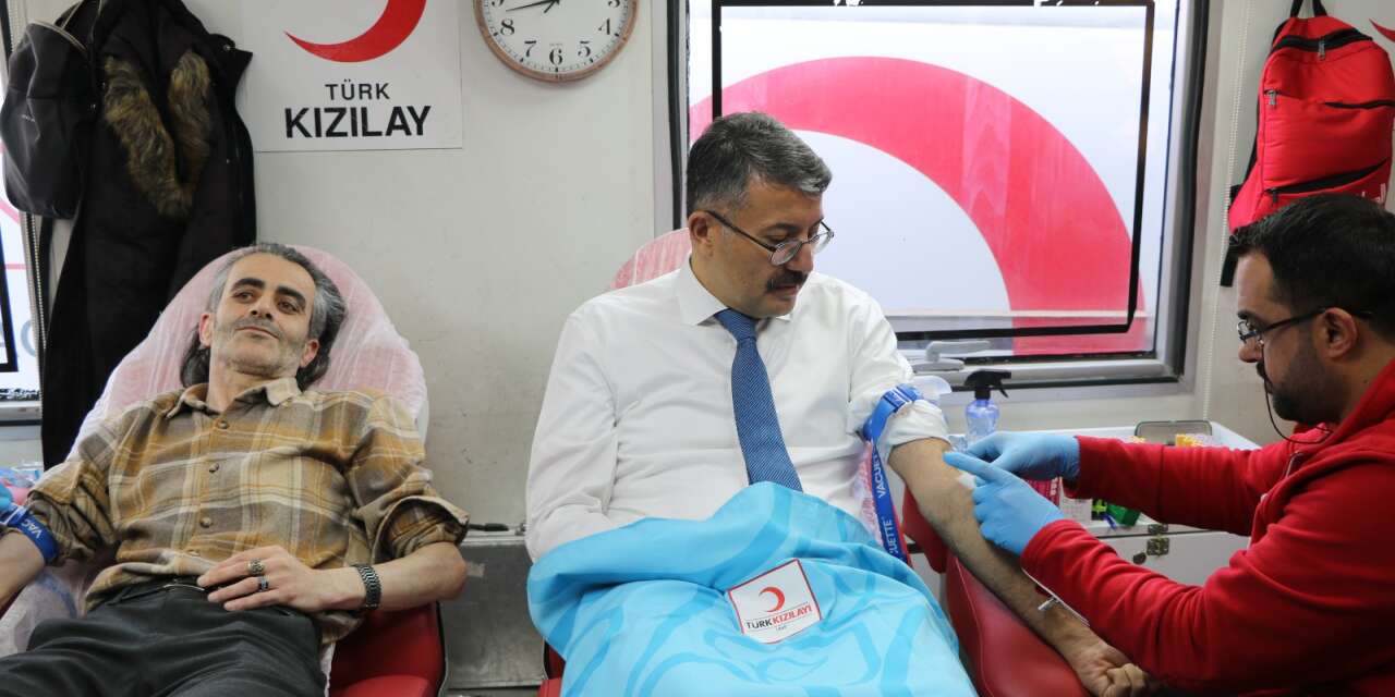 Vali Çelik, kan verdi ve kan bağışı destek çağrısı yaptı