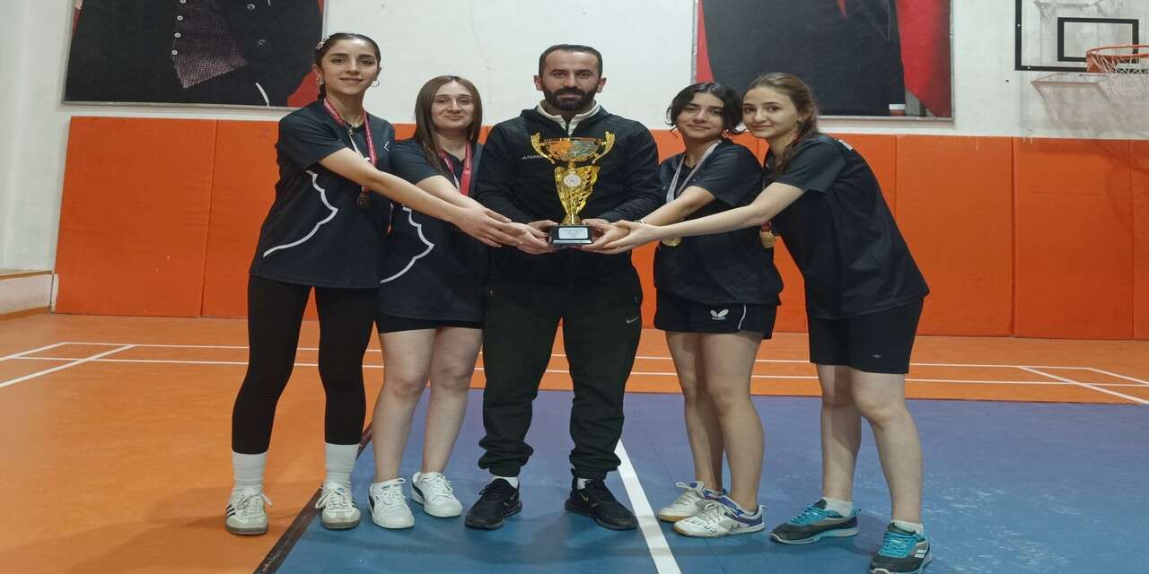 Hakkâri’de masa tenisi heyecanı sona erdi