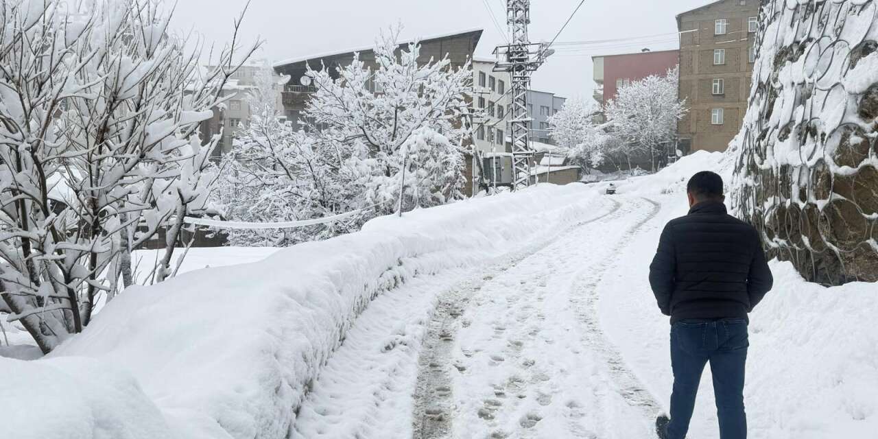 Hakkari'de 310 yerleşim yeri ulaşıma açıldı