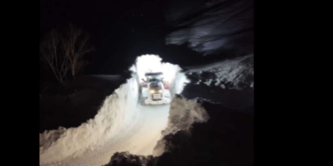 Vali Çelik: Kar yer yer 2 metreyi aştı