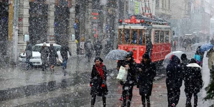 İstanbul'da kal alarmı verildi okullar tatil edildi
