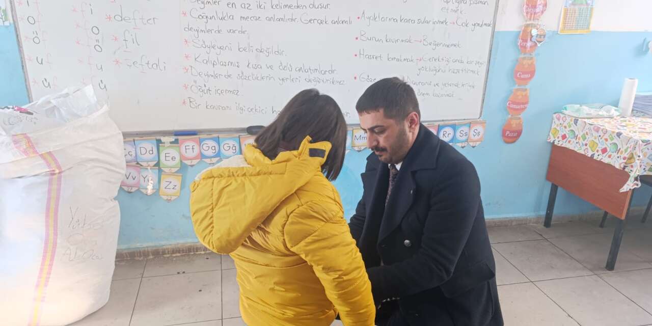 VEDAŞ’tan öğrencilere kışlık destek