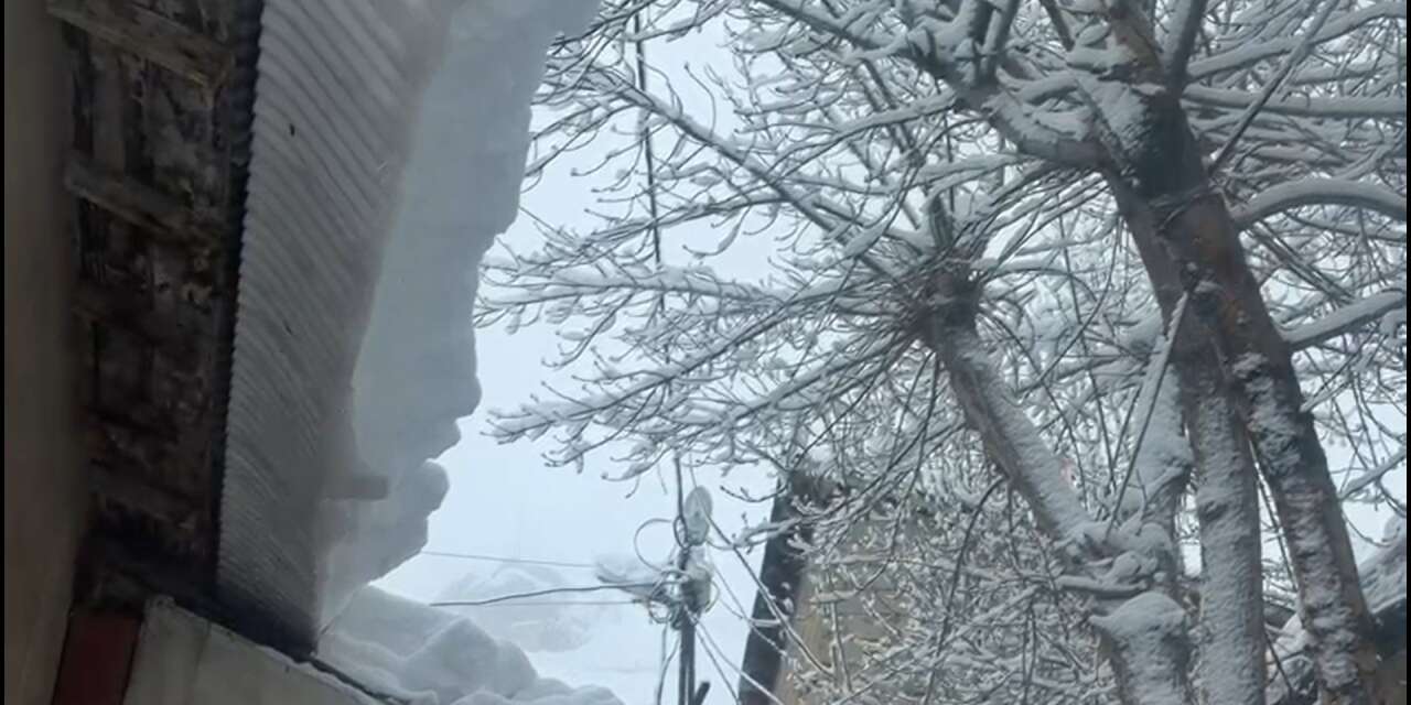 Çatılardaki kar ve buz sarkıtlarına dikkat