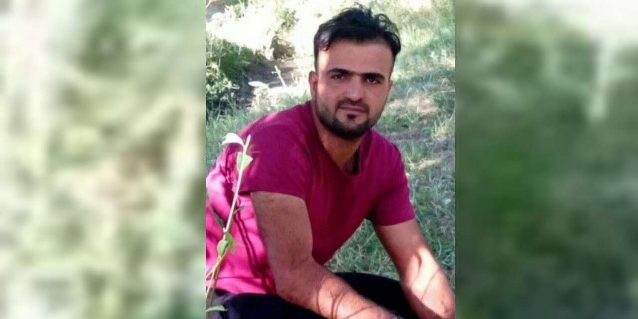 Bir genç iş yerinin önündeki araçta ölü bulundu