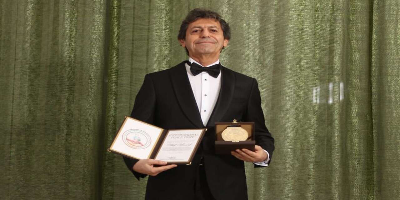 Dünyaca Ünlü Yazar Akif Manaf 2025 Yılı International Peace Prize ödülü’nü aldı