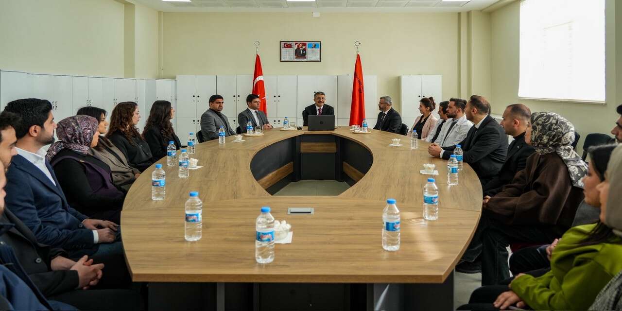 Vali Ali Çelik, 5 bin 297 öğretmenle aynı ekranda