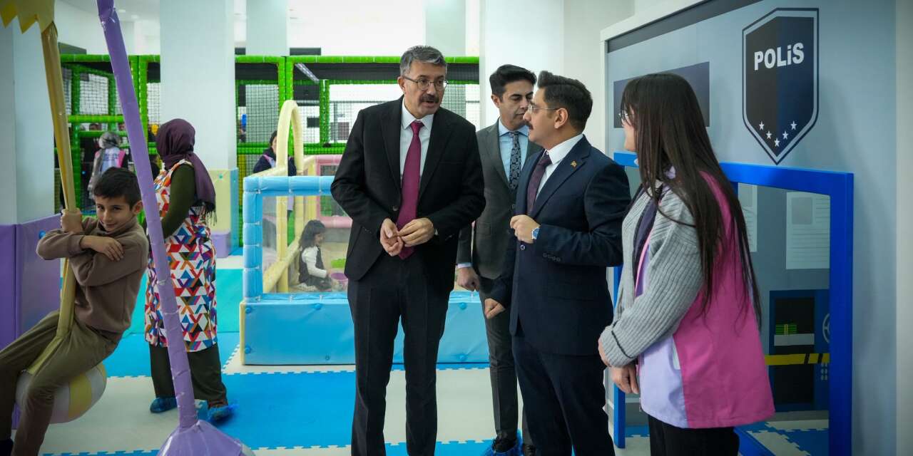 Vali Ali Çelik’ten Sentetik Buz Pisti’ne ziyaret