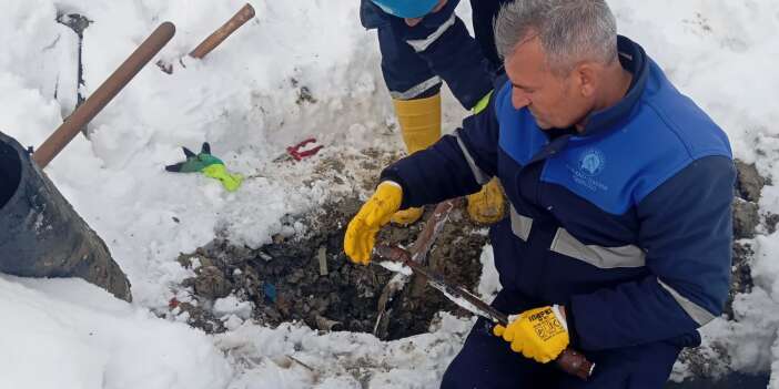Dondurucu soğukta zorunlu su arızası mesaisi