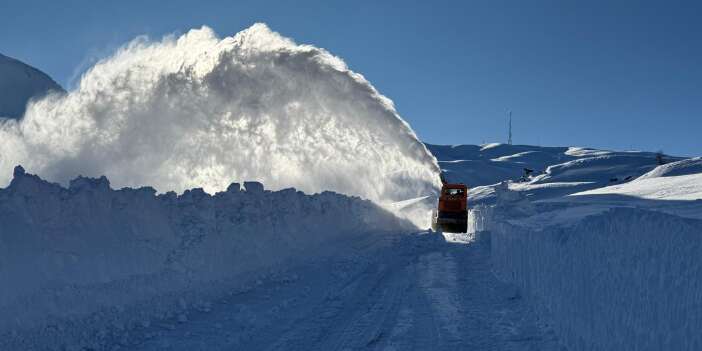 Hakkari’de 43 yerleşim yolu ulaşıma kapandı