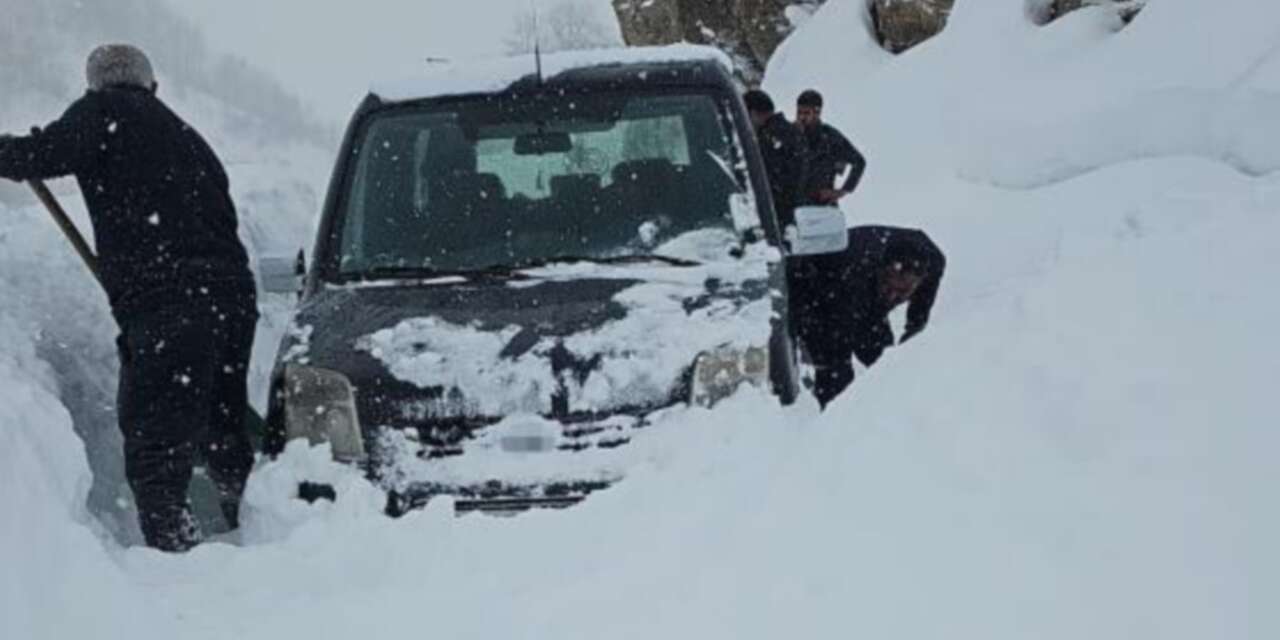 4 kişilik aile çığdan son anda kurtuldu