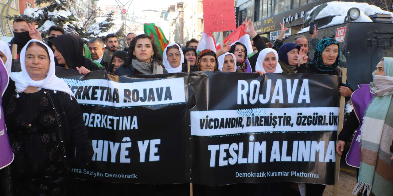 Hakkari'den Rojava'ya destek yürüyüşü