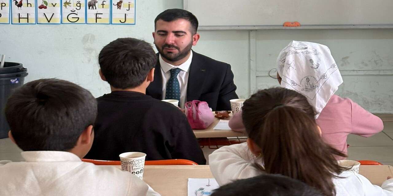 TÜGVA Hakkari Vakıf okulu projesiyle öğrencilerle buluştu