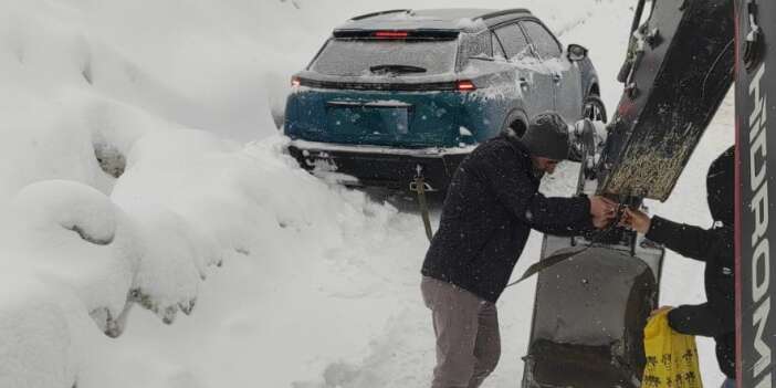 Kara gömülen kentte karla mücadele sürüyor
