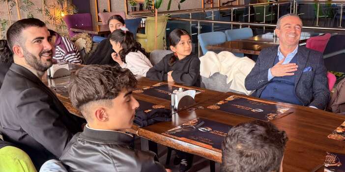 Başkan Kaya,  TÜGVA davetlisi öğrencilerle bir araya geldi