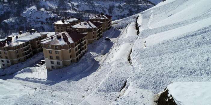 Toki bölgesini iki ayrı çığ düştü