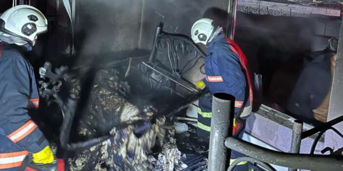 Korkutan ev yangını: 4 çocuk hastaneye kaldırıldı