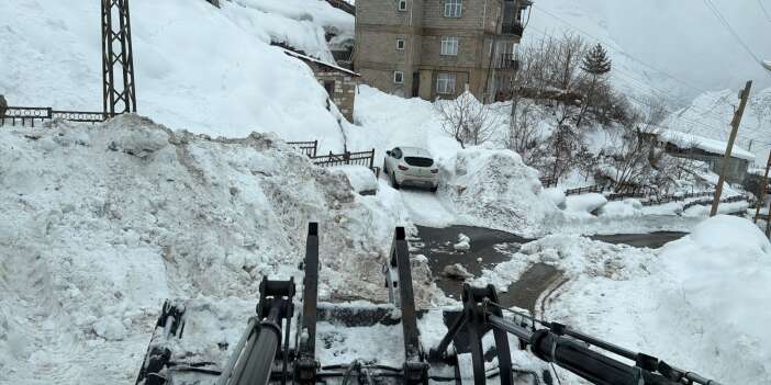 Hakkari’de kar atılacak alan kalmadı