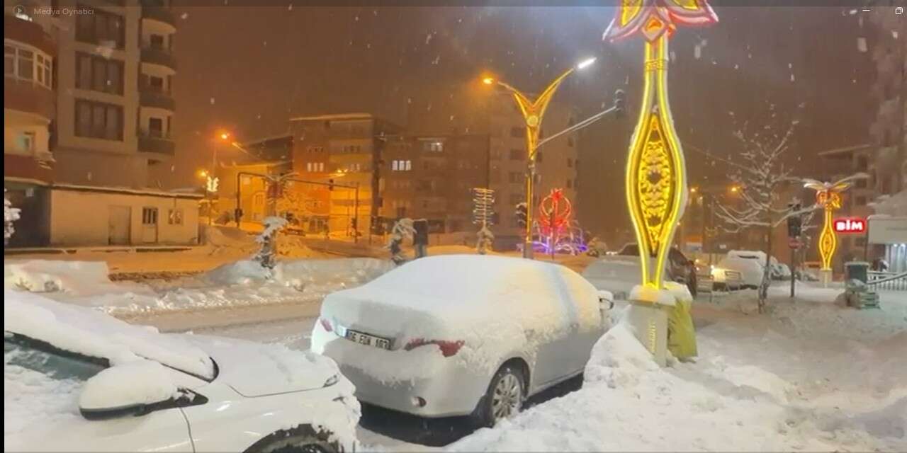 Hakkari’de kar yağışı yeniden etkisini artırdı