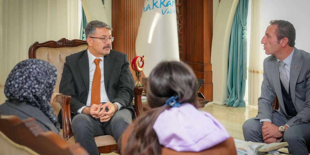 Vali Çelik, vatandaşların taleplerini dinledi