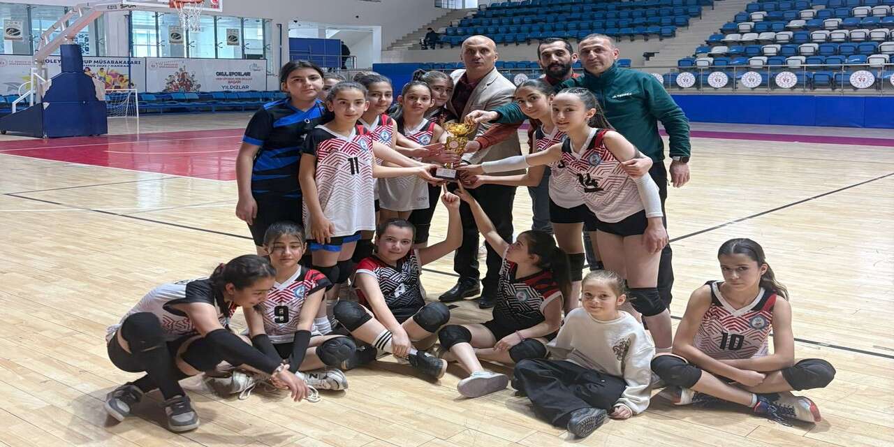 MİDİ Voleybol’da Final Heyecanı Hakkari’de yaşandı