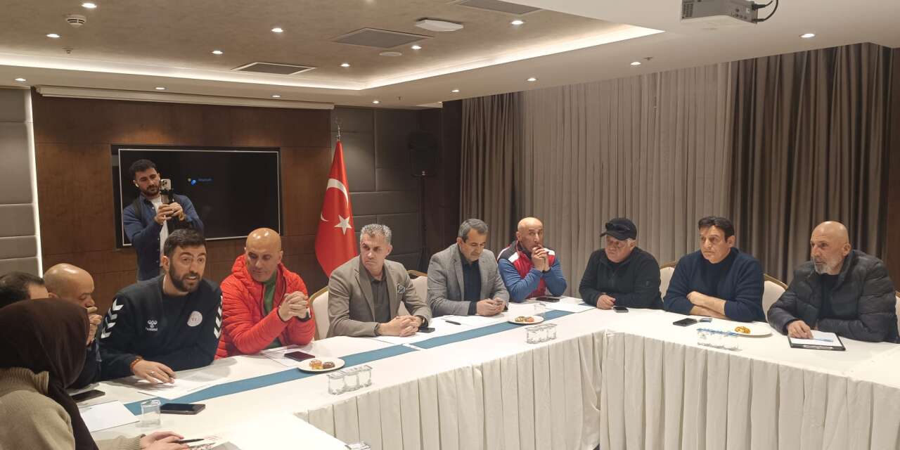 Hakkari’de Kayaklı Koşu Coşkusu