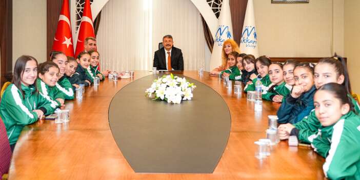 Hakkâri Yeşilay Spor Kulübü'nden Vali Ali Çelik’e ziyaret