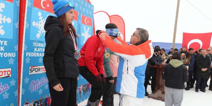 Vali Çelik, sporcularımız önemli bir başarı elde etti