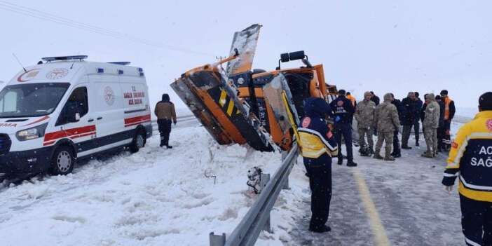 Van’da Karayolunda kaza 1 ölü, 1 ağır yaralı