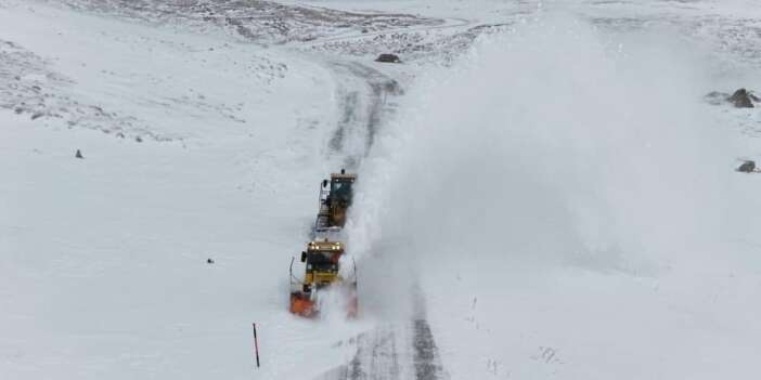 Van'da 53 yerleşim yerinin yolu kapalı