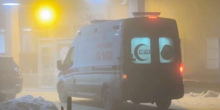 Yüksekova'da otomobil takla attı 3 yaralı