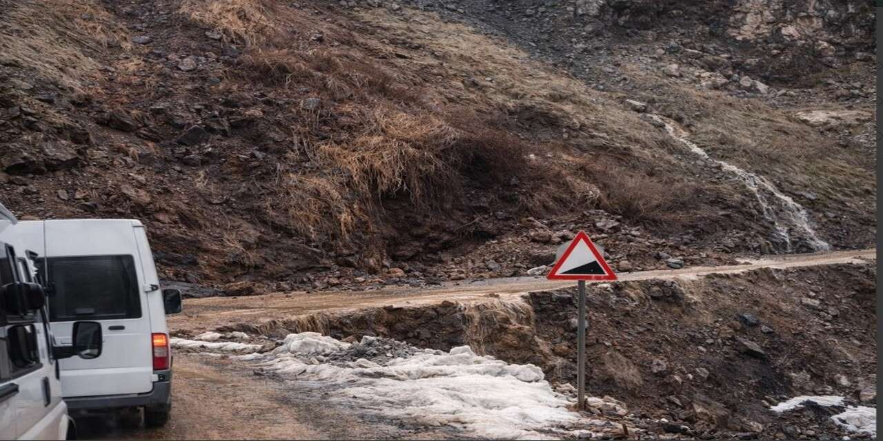 Şemdinli–Derecik Güzergâhında Heyelan Tehlikesi