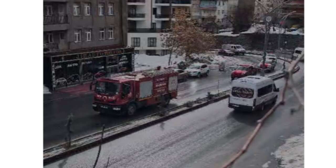 Hakkari’de 112 Günü sirenlerle kutlandı