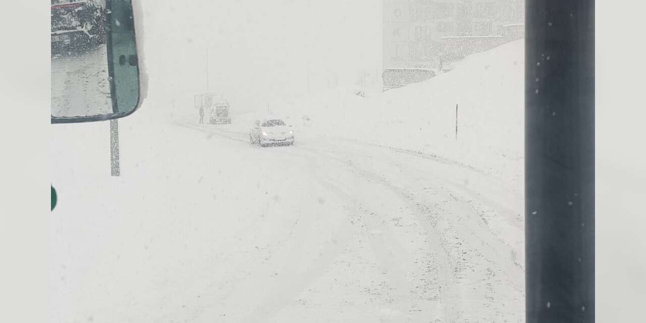 Hakkâri’de kar yağışı etkisini artırdı