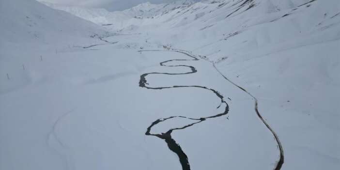 Buz tutan dev menderesler çözüldü