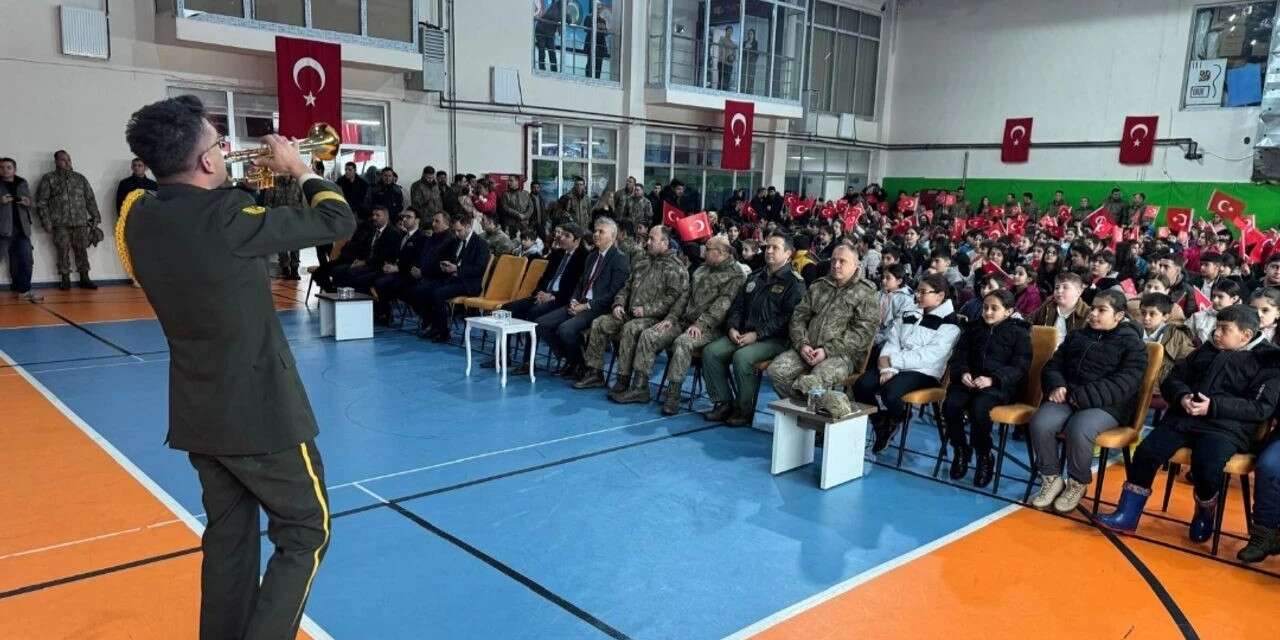 Yüksekova’da Bando Konserine yoğun ilgi