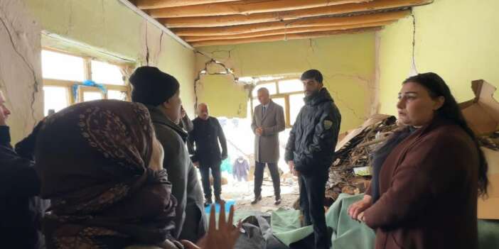 Evi çöken yaşlı kadına devlet şefkati