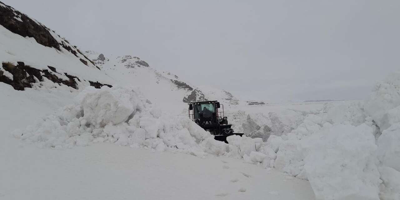 Hakkari’de 19 köy ve 38 mezra yolu ulaşıma açıldı