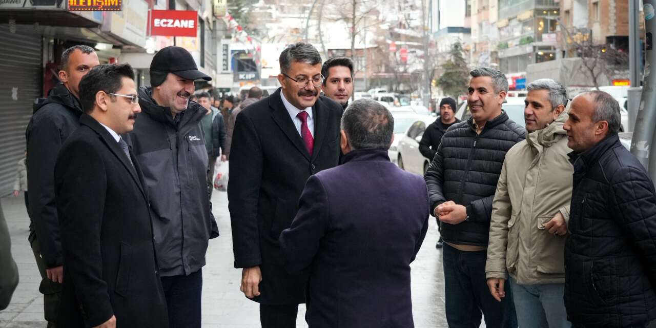 Vali Çelik, Caddede vatandaşların taleplerini dinledi