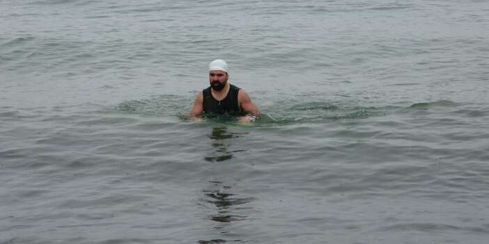 Van Gölü’nde şifa kulaçları