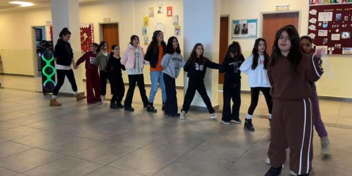 Hakkari halayı ile Ege’nin zeybeği buluştu