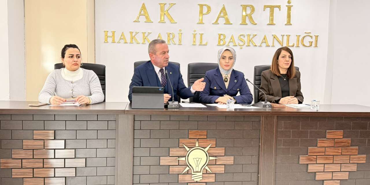 Başkan Kaya Kadın Kolları İl Yönetimi ve Merkez İlçe mahalle başkanlarıyla bir araya geldi